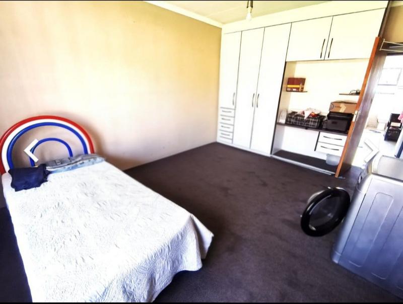 5 Bedroom Property for Sale in Lodeyko Gauteng