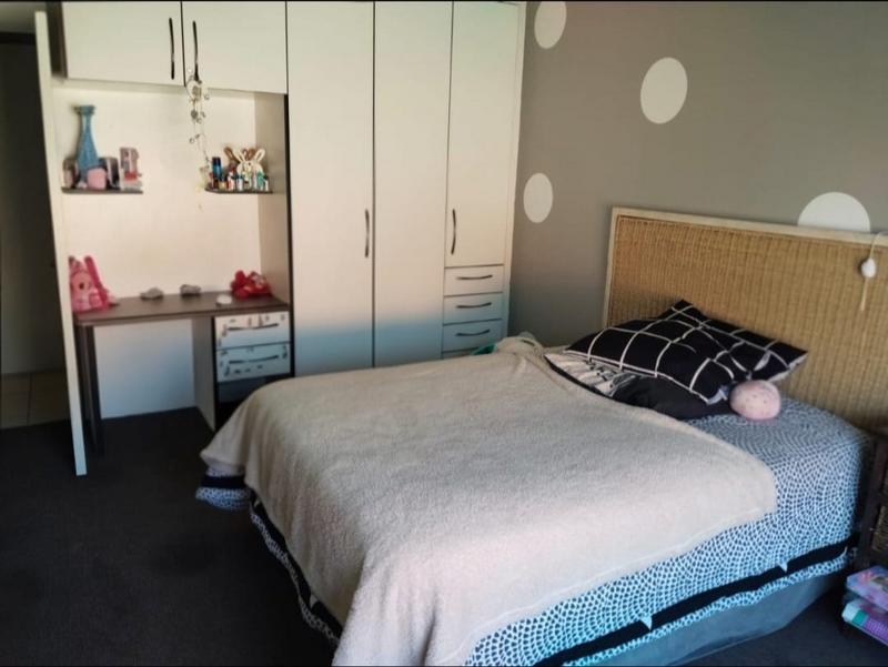 5 Bedroom Property for Sale in Lodeyko Gauteng