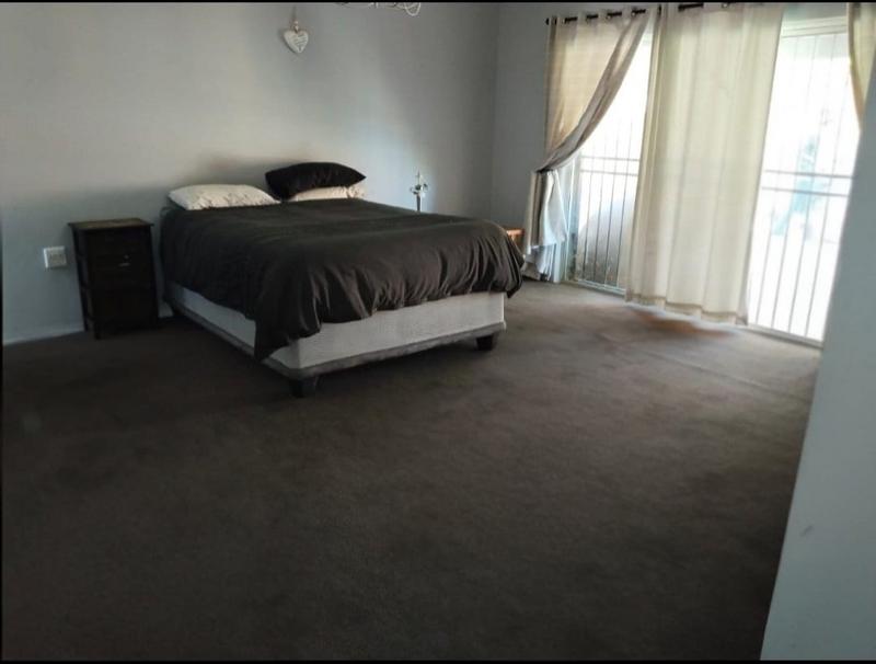 5 Bedroom Property for Sale in Lodeyko Gauteng