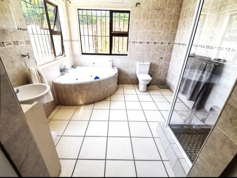 5 Bedroom Property for Sale in Lodeyko Gauteng