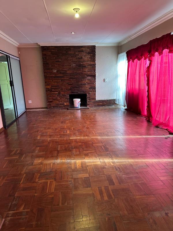 5 Bedroom Property for Sale in Selcourt Gauteng