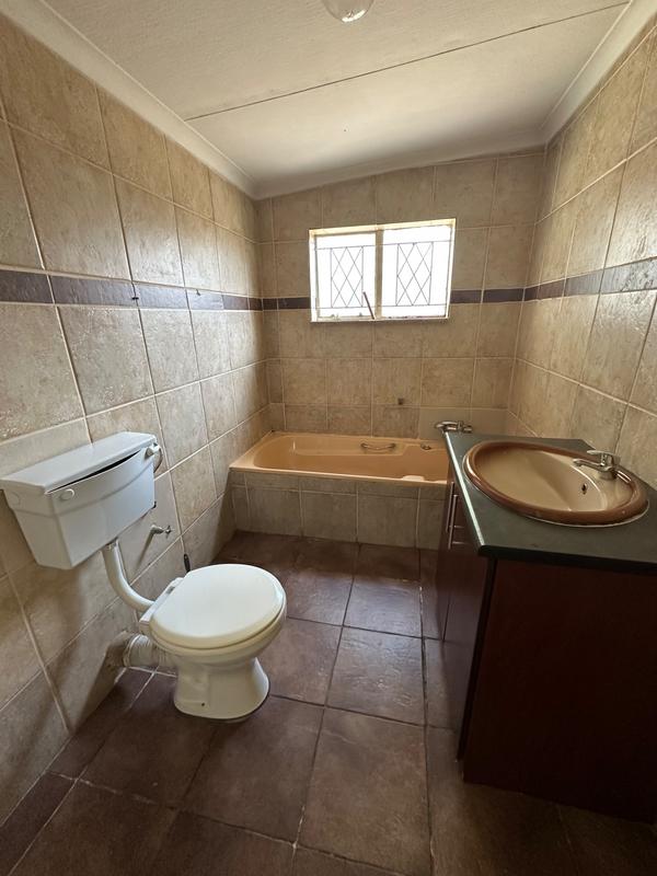 5 Bedroom Property for Sale in Selcourt Gauteng