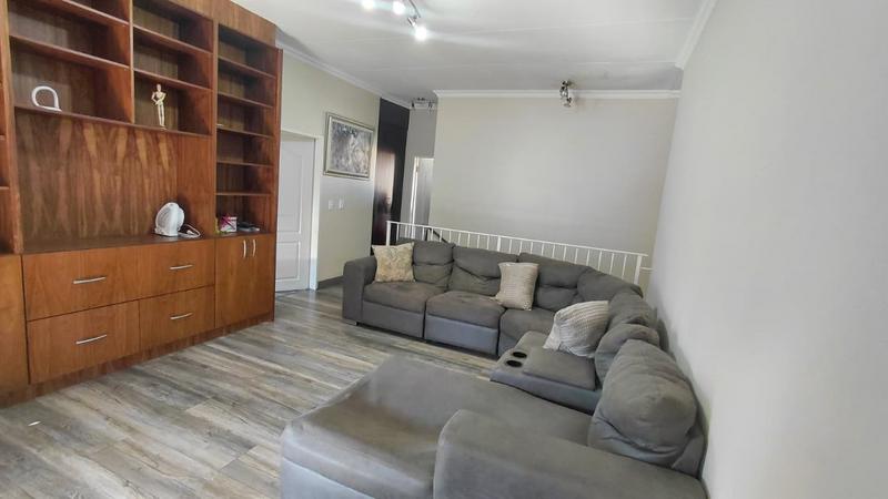 3 Bedroom Property for Sale in Mulbarton Gauteng