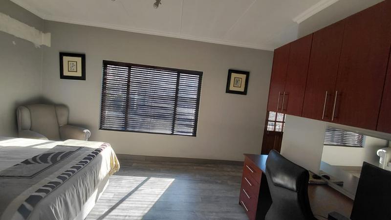 3 Bedroom Property for Sale in Mulbarton Gauteng