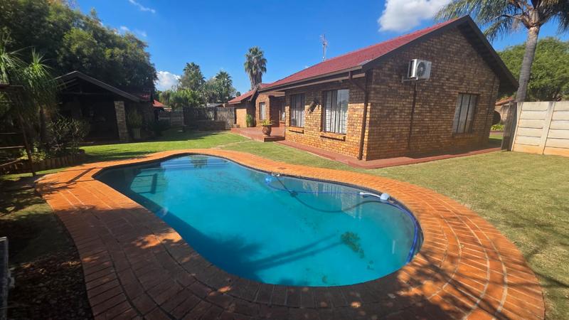6 Bedroom Property for Sale in Doornpoort Gauteng