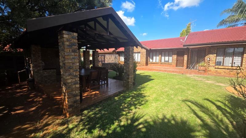 6 Bedroom Property for Sale in Doornpoort Gauteng
