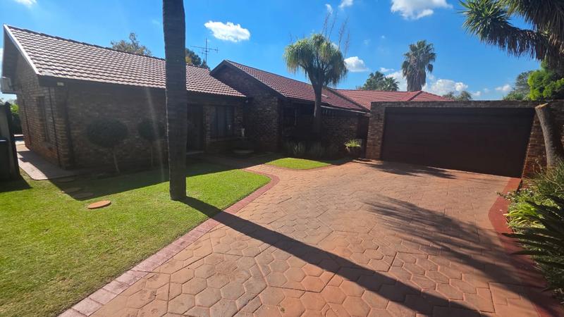 6 Bedroom Property for Sale in Doornpoort Gauteng