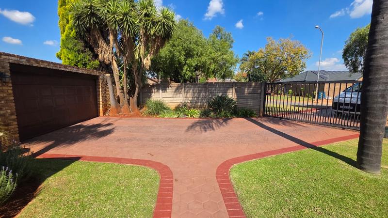 6 Bedroom Property for Sale in Doornpoort Gauteng