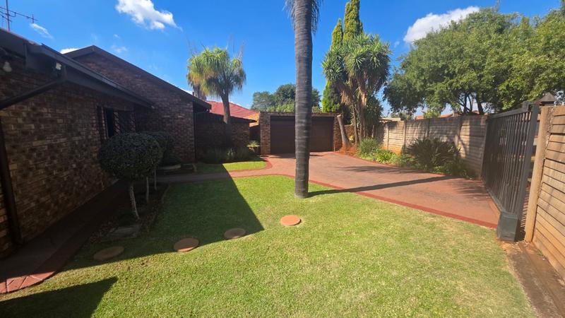 6 Bedroom Property for Sale in Doornpoort Gauteng
