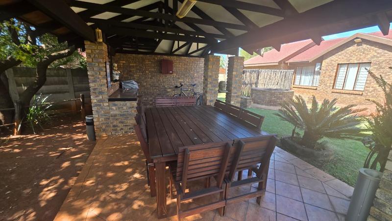6 Bedroom Property for Sale in Doornpoort Gauteng
