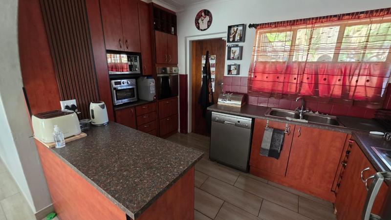 6 Bedroom Property for Sale in Doornpoort Gauteng