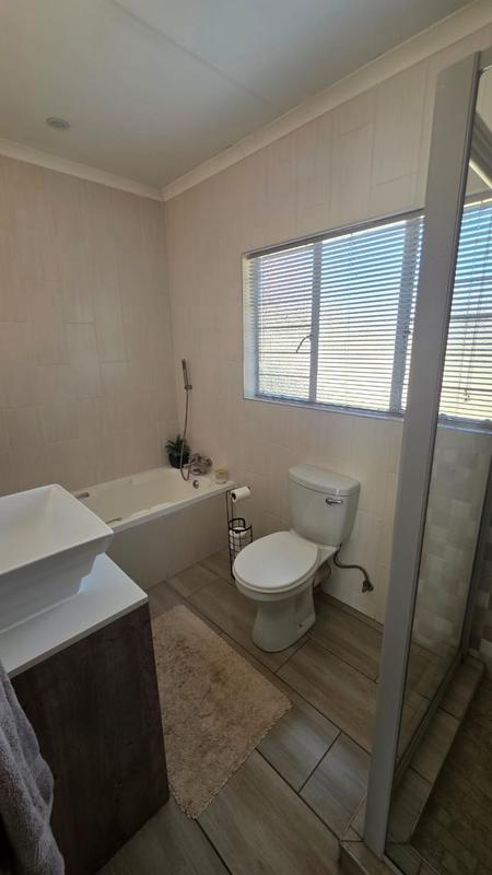 6 Bedroom Property for Sale in Doornpoort Gauteng
