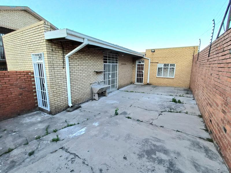 To Let 2 Bedroom Property for Rent in Laudium Gauteng