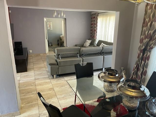 4 Bedroom Property for Sale in Birchleigh North Gauteng