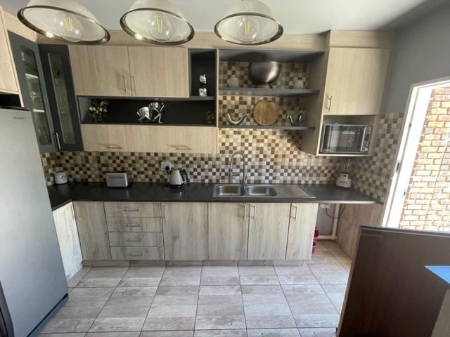 4 Bedroom Property for Sale in Birchleigh North Gauteng