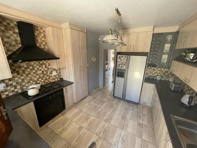4 Bedroom Property for Sale in Birchleigh North Gauteng