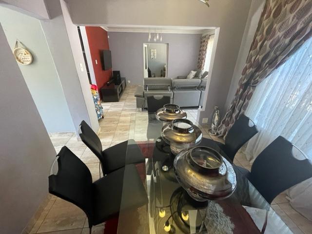 4 Bedroom Property for Sale in Birchleigh North Gauteng