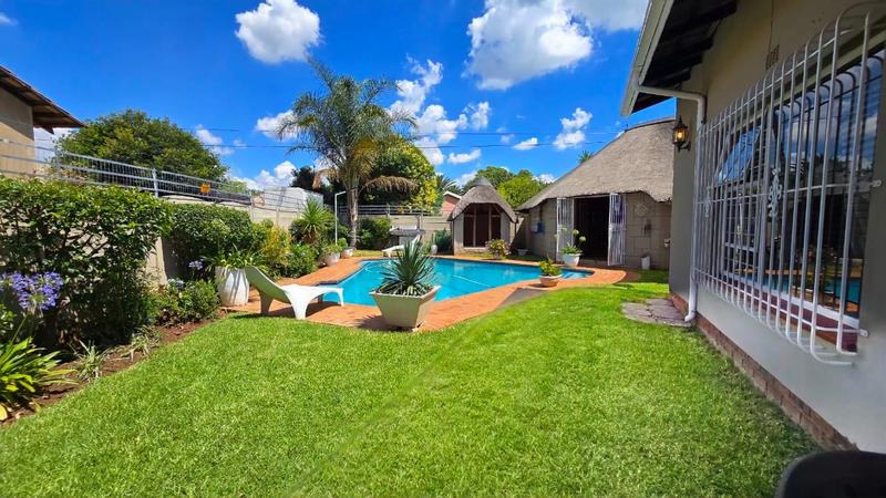 4 Bedroom Property for Sale in Brackendowns Gauteng