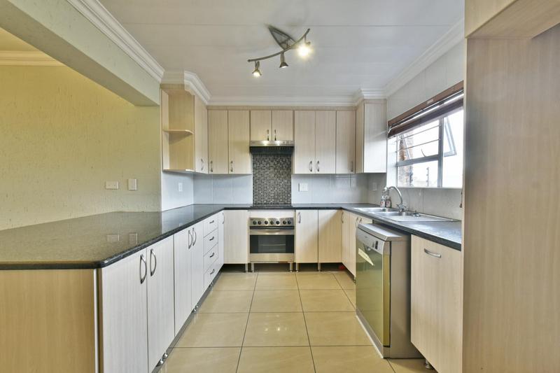 3 Bedroom Property for Sale in Oakdene Gauteng