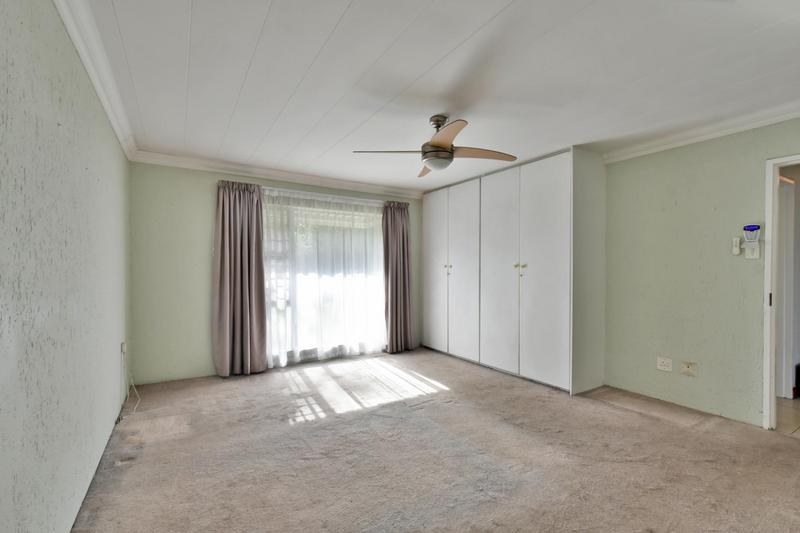 3 Bedroom Property for Sale in Oakdene Gauteng