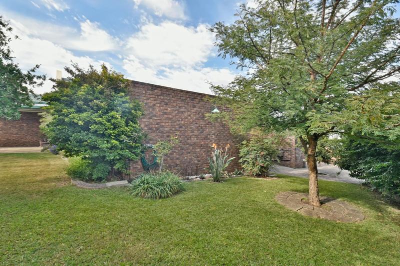 3 Bedroom Property for Sale in Oakdene Gauteng