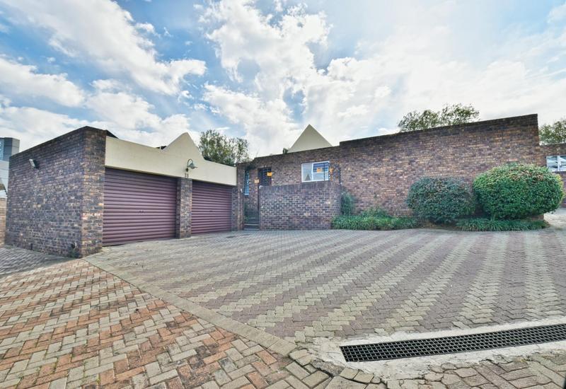 3 Bedroom Property for Sale in Oakdene Gauteng