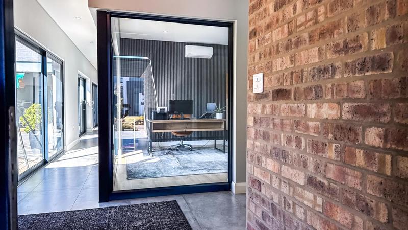 5 Bedroom Property for Sale in Midstream Heights Gauteng