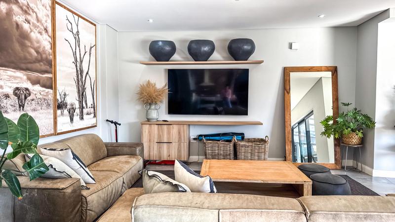 5 Bedroom Property for Sale in Midstream Heights Gauteng