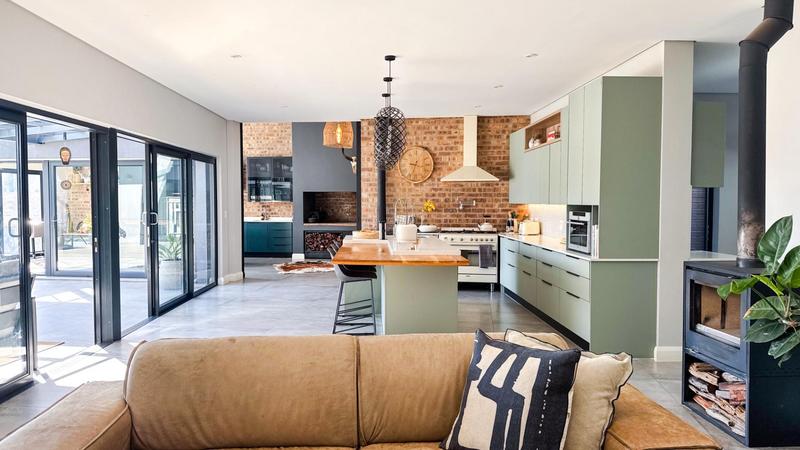 5 Bedroom Property for Sale in Midstream Heights Gauteng