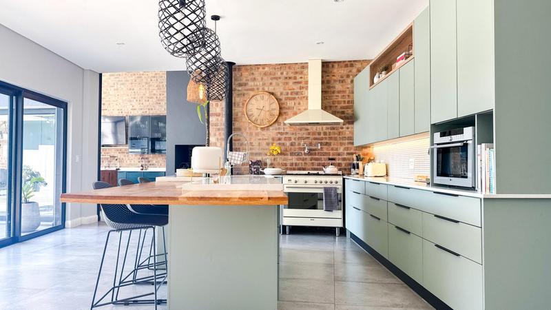 5 Bedroom Property for Sale in Midstream Heights Gauteng
