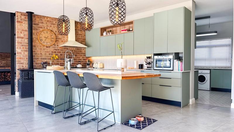 5 Bedroom Property for Sale in Midstream Heights Gauteng