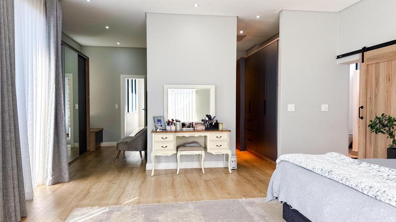 5 Bedroom Property for Sale in Midstream Heights Gauteng