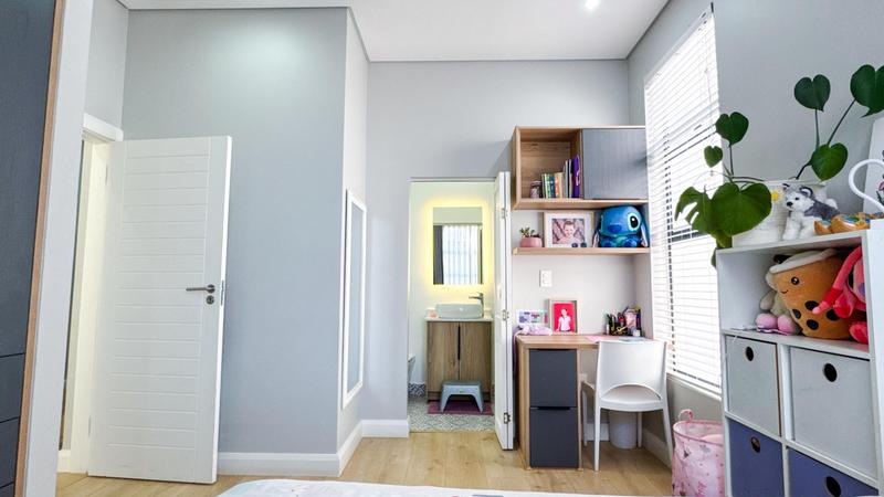 5 Bedroom Property for Sale in Midstream Heights Gauteng