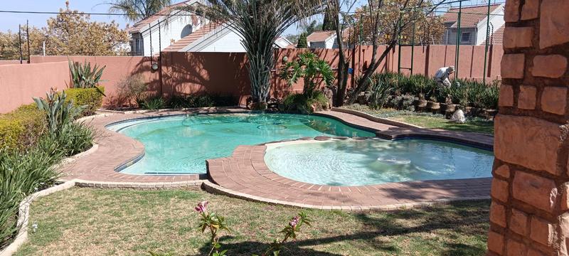 2 Bedroom Property for Sale in Sunninghill Gauteng
