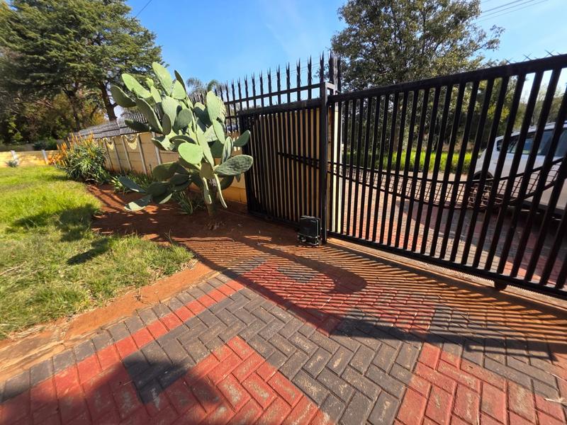 6 Bedroom Property for Sale in Greenhills Gauteng