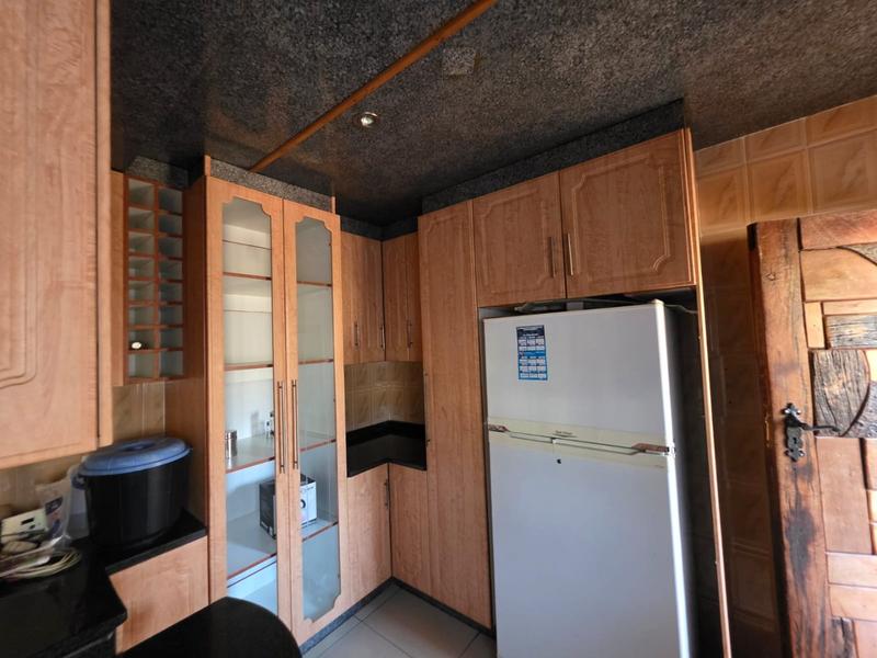 6 Bedroom Property for Sale in Greenhills Gauteng