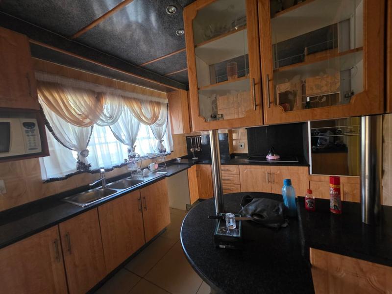6 Bedroom Property for Sale in Greenhills Gauteng