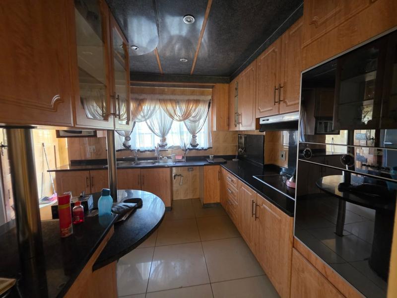 6 Bedroom Property for Sale in Greenhills Gauteng