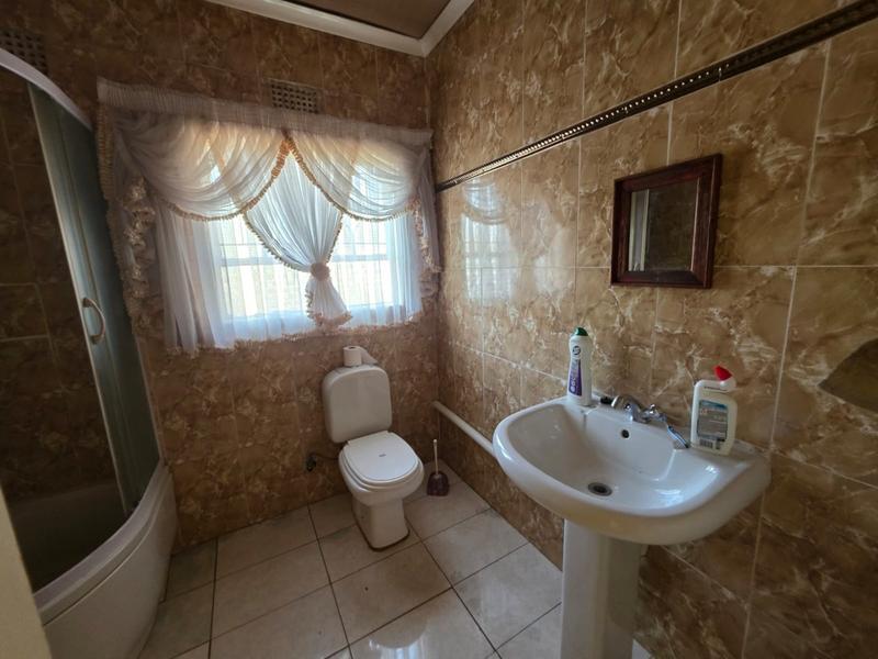 6 Bedroom Property for Sale in Greenhills Gauteng