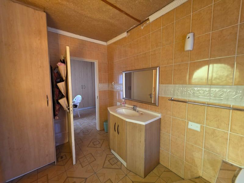 6 Bedroom Property for Sale in Greenhills Gauteng