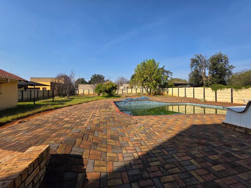 6 Bedroom Property for Sale in Greenhills Gauteng