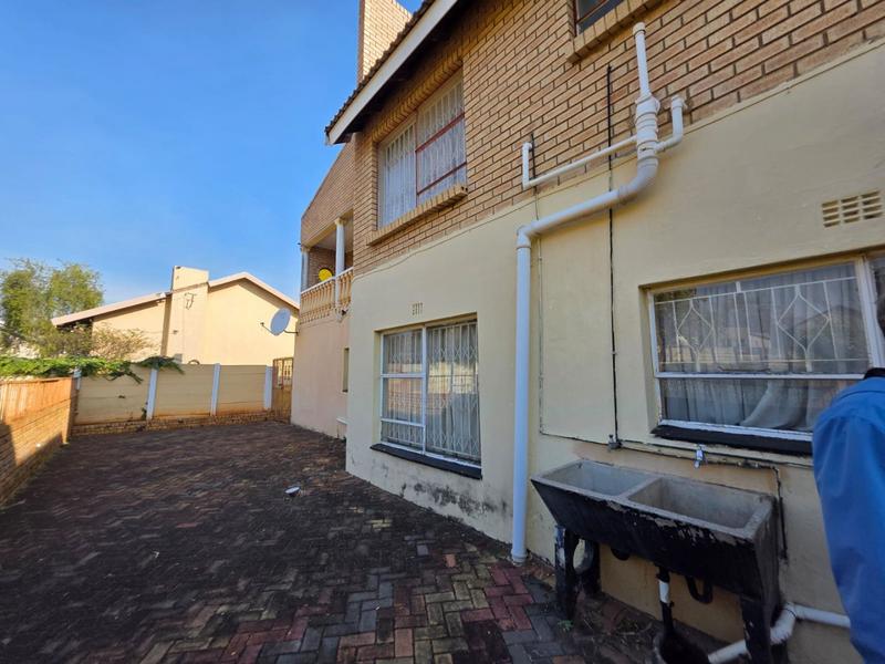 6 Bedroom Property for Sale in Greenhills Gauteng