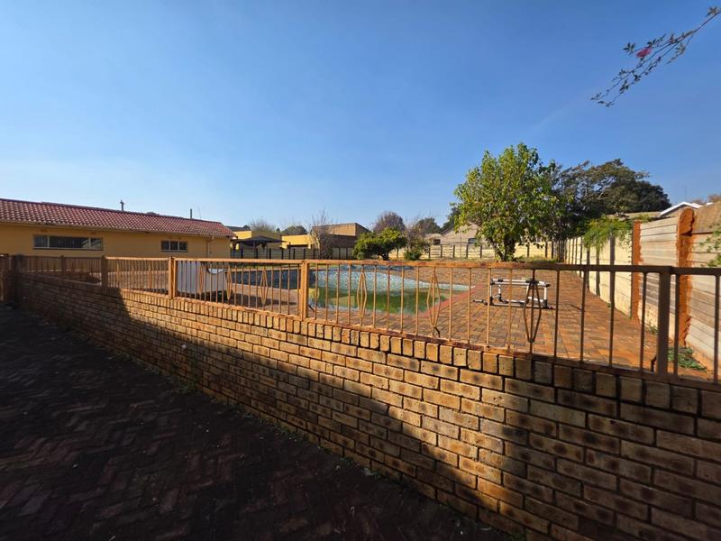 6 Bedroom Property for Sale in Greenhills Gauteng