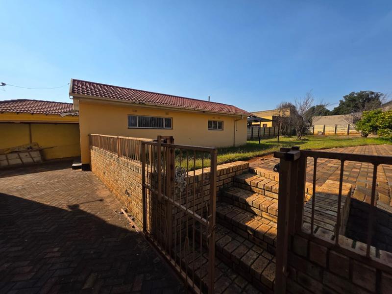 6 Bedroom Property for Sale in Greenhills Gauteng