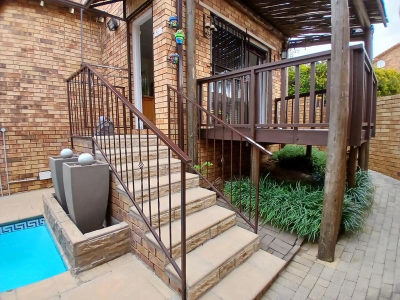 3 Bedroom Property for Sale in Honeydew Ridge Gauteng