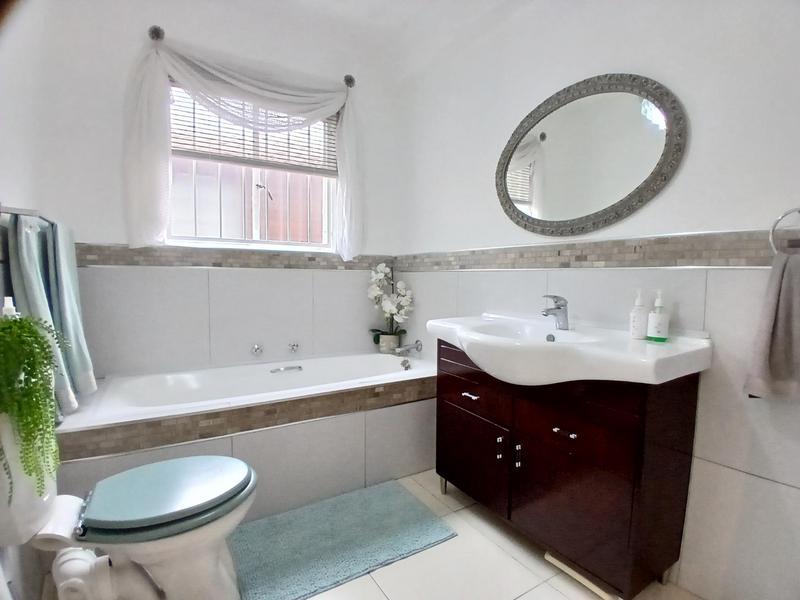 3 Bedroom Property for Sale in Honeydew Ridge Gauteng