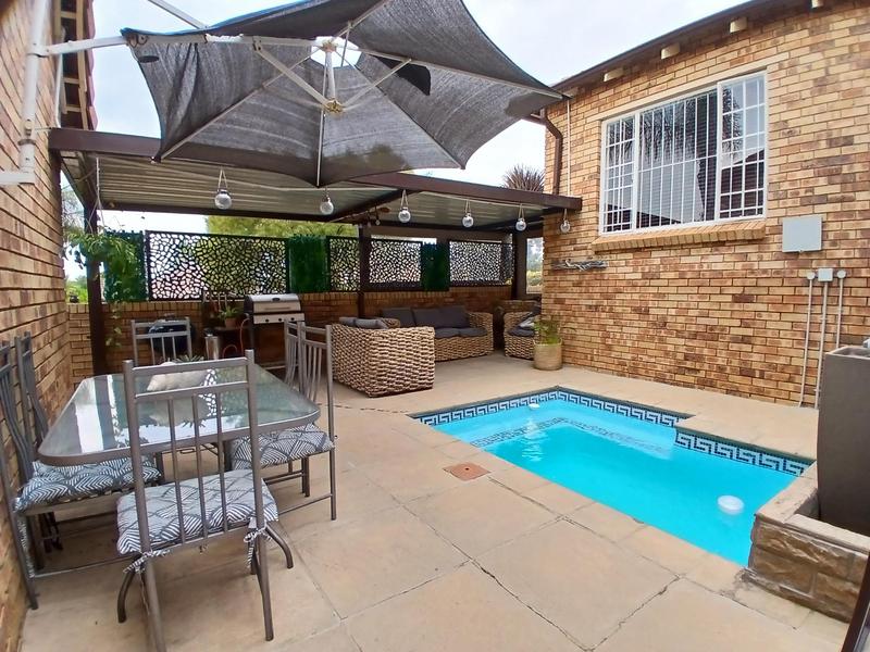 3 Bedroom Property for Sale in Honeydew Ridge Gauteng