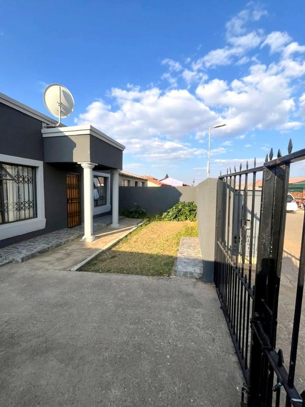 To Let 2 Bedroom Property for Rent in Naledi Gauteng