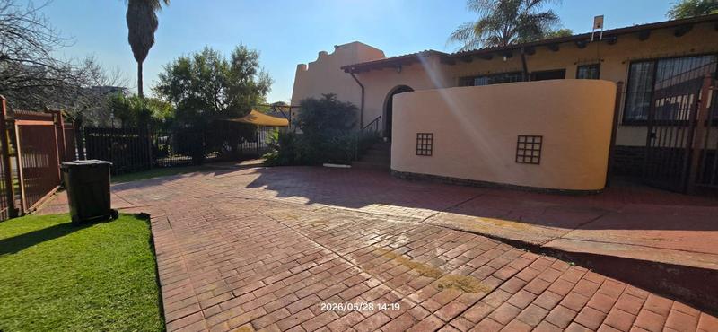 5 Bedroom Property for Sale in Garsfontein Gauteng