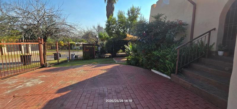 5 Bedroom Property for Sale in Garsfontein Gauteng